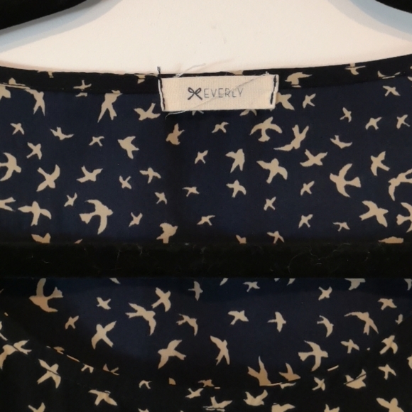 Everly Navy Blue Bird Print top - Picture 2 of 5